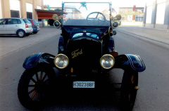 ford_T_Roadster_front_res